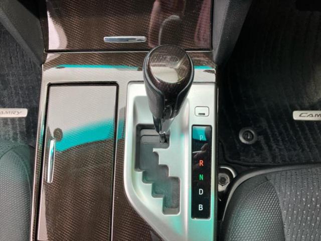 カムリ ハイブリッドＧパッケージ　純正　ＨＤＤナビ／Ｂｌｕｅｔｏｏｔｈ接続／ＥＴＣ／ＥＢＤ付ＡＢＳ／横滑り防止装置／アイドリングストップ／バックモニター／ワンセグＴＶ／ＤＶＤ／エアバッグ　運転席／エアバッグ　助手席／エアバッグ　サイド（17枚目）