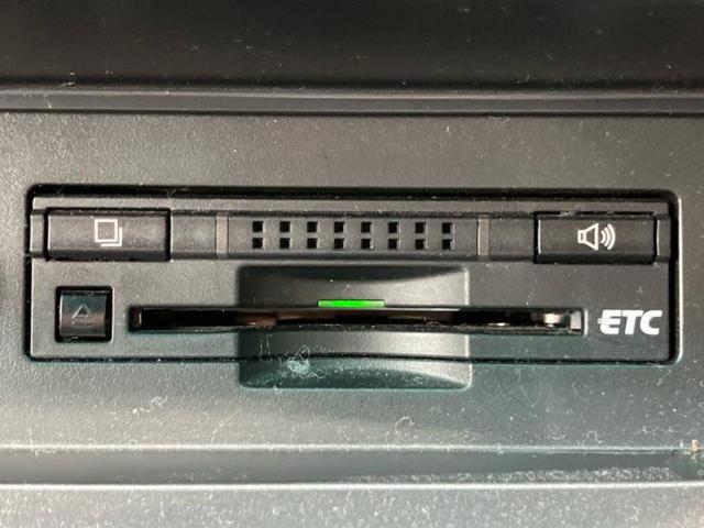 カムリ ハイブリッドＧパッケージ　純正　ＨＤＤナビ／Ｂｌｕｅｔｏｏｔｈ接続／ＥＴＣ／ＥＢＤ付ＡＢＳ／横滑り防止装置／アイドリングストップ／バックモニター／ワンセグＴＶ／ＤＶＤ／エアバッグ　運転席／エアバッグ　助手席／エアバッグ　サイド（18枚目）