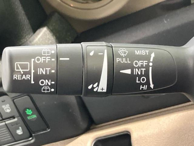 Ｎ－ＢＯＸジョイ ヒョウジュン２トーン　保証書／ホンダセンシング／電動スライドドア／シートヒーター　前席／車線逸脱防止支援システム／登録済未使用車／ヘッドランプ　ＬＥＤ／ＥＢＤ付ＡＢＳ／横滑り防止装置／アイドリングストップ　禁煙車（12枚目）