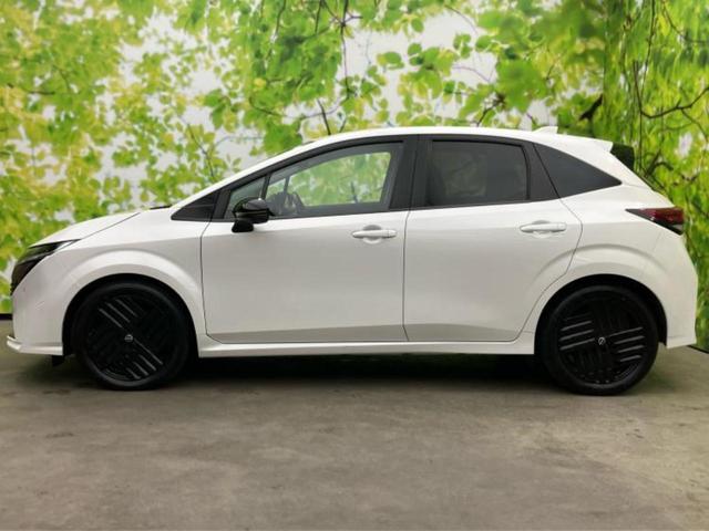 オーラ Ｇ９０シュウネンキネンシャ　ＢＯＳＥ／保証書／純正　９インチ　メモリーナビ／インテリジェントルームミラー／エマージェンシーブレーキ／シートヒーター　前席／アラウンドビューモニター／車線逸脱防止支援システム／シート　合皮　ドラレコ（2枚目）