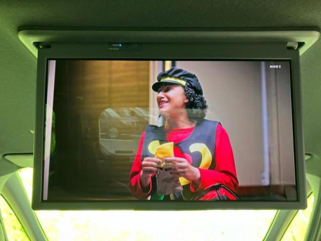 ヴォクシー ハイブリッドＳ－Ｚ　新品タイヤ／保証書／ディスプレイオーディオ＋ナビ１０．５インチ／フリップダウンモニター　純正　１４インチ／トヨタセーフティセンス／両側電動スライドドア／シートヒーター　衝突被害軽減システム　ＤＶＤ再生（35枚目）