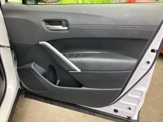 カローラクロス ハイブリッドＺ　保証書／ディスプレイオーディオ＋ナビ１０インチ／衝突安全装置／シートヒーター／車線逸脱防止支援システム／シート　ハーフレザー／電動バックドア／ヘッドランプ　ＬＥＤ／ＥＴＣ２．０　衝突被害軽減システム（4枚目）