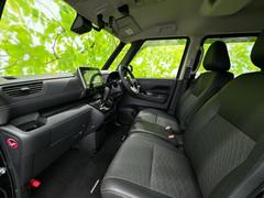 ＷＥＣＡＲＳでは各商談席に大型モニターをご用意しております！見やすい大画面でゆったりと全国の在庫をご覧いただけます！是非ご来店お待ちしております！ 7