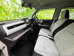 ＷＥＣＡＲＳでは各商談席に大型モニターをご用意しております！見やすい大画面でゆったりと全国の在庫をご覧いただけます！是非ご来店お待ちしております！ 7