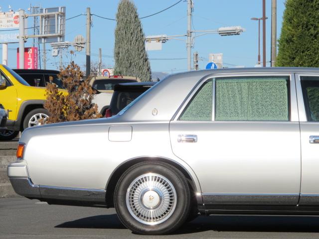 フロアシフト 禁煙車 メーカーナビ 地デジ バックカメラ HIDヘッドライト 後席モニター ドライブレコーダー クルコン オットマン リフレッシングシート 全席シートヒーターPシート 精華レイディエントシルバー(11枚目)