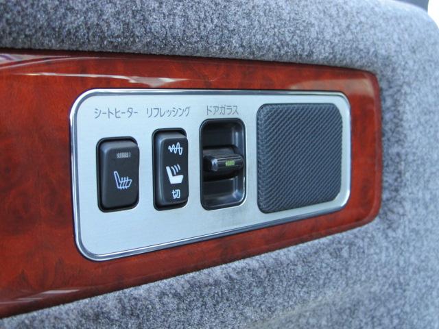 フロアシフト 禁煙車 メーカーナビ 地デジ バックカメラ HIDヘッドライト 後席モニター ドライブレコーダー クルコン オットマン リフレッシングシート 全席シートヒーターPシート 精華レイディエントシルバー(54枚目)