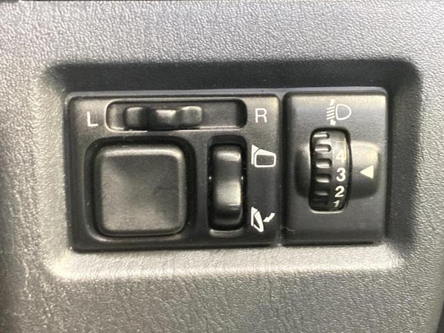 ランドベンチャー 4WD 禁煙車 ETC シートヒーター 合皮ハーフレザーシート 1オーナー 革巻きステアリング 純正15インチアルミホイール フォグライト CD・DVD再生 盗難防止装置 プライバシーガラス(35枚目)
