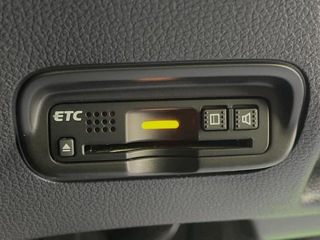 ハイブリッドＺ・ホンダセンシング　禁煙車　アダプティブクルーズ　８型純正ナビ　バックカメラ　Ｂｌｕｅｔｏｏｔｈ再生　フルセグ　ＥＴＣ　前席シートヒーター　ＬＥＤヘッド／フォグライト　レーンキープ　クリアランスソナー　スマートキー(8枚目)