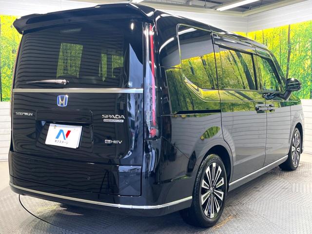 ステップワゴン ｅ：ＨＥＶスパーダ　プレミアムライン　両側電動スライドドア　純正１１型ナビ　全周囲カメラ　ホンダセンシング　アダプティブクルーズ　禁煙車　パワーバックドア　シートヒーター　ハーフレザー　ＬＥＤヘッド　スマートキー　ＢＳＭ　誤発進抑制機能（18枚目）