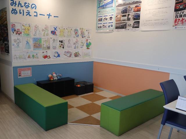 カローラツーリング ハイブリッド　ダブルバイビー　純正ディスプレイオーディオ（ナビ付）　バックカメラ　セーフティセンス　レーダークルーズ　禁煙車　ブラック半革シート　前後ドラレコ　クリアランスソナー　レーンキープ　スマートキー　ＬＥＤヘッドライト（68枚目）