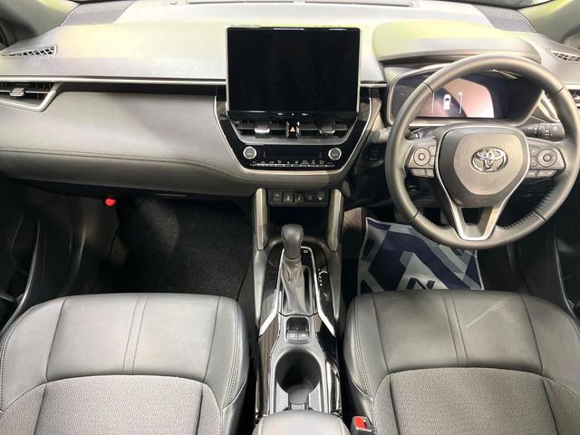 カローラクロス ハイブリッド　Ｚ　パノラマルーフ　純正１０．５型ナビ　パノラミックビューモニター　トヨタチームメイト　ディスプレイオーディオプラス　トヨタセーフティセンス　レーダークルーズ　禁煙車　ハーフレザーシート　パワーシート（2枚目）