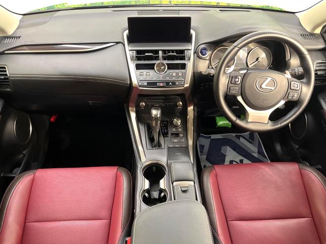 NX NX300h バージョンL サンルーフ 純正10型ナビ バックカメラ ブラインドスポットモニター カラーヘッドアップディスプレイ セーフティシステムプラス レーダークルーズ 禁煙車 ハンズフリーパワーバックドア 本革シート(2枚目)