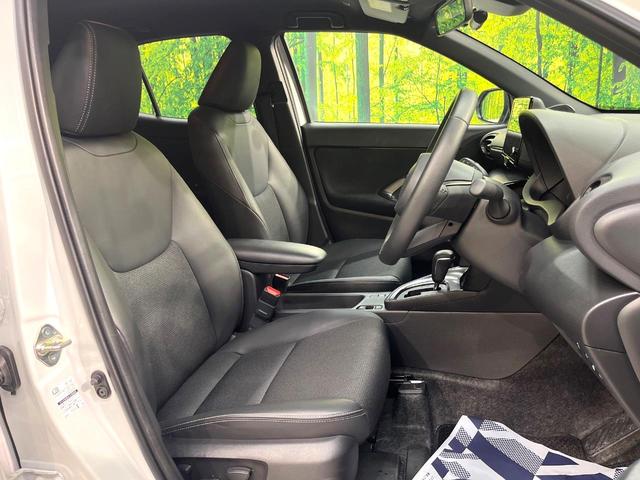 ヤリスクロス Ｚ　純正８型ナビ　パノラミックビューモニター　２トーンカラー　デイスプレイオーディオプラス　トヨタセーフティセンス　レーダークルーズ　禁煙車　ハーフレザーシート　シートヒーター　パワーシート　ドラレコ（8枚目）