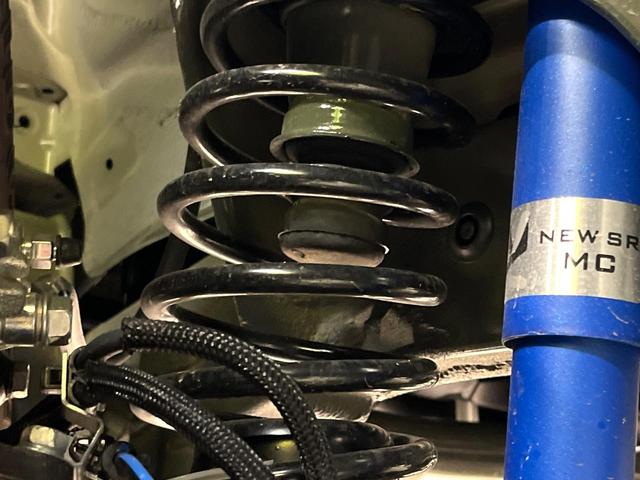 ジムニー XG 4WD MT 寒冷地仕様 デュアルブレーキサポート 禁煙車 シートヒーター ドラレコ ETC 車線逸脱警報 誤発信抑制機能 先行車発進お知らせ機能 オートライト 革巻ステアリング(20枚目)