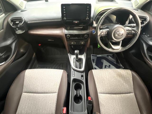 ヤリスクロス ハイブリッドZ 純正ナビ セーフティセンス レーダークルーズ 禁煙車 パノラミックビューモニター パワーバックドア パワーシート シートヒーター クリアランスソナー ドラレコ ハーフレザーシート ETC(2枚目)