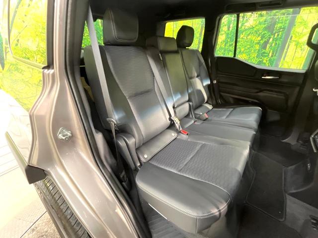 ランドクルーザー２５０ ＶＸ　４ＷＤ　７人乗　ムーンルーフ　純正１２型ナビ　セーフティセンス　レーダークルーズ　パノラミックビューモニター　寒冷地仕様　禁煙車　パワーバックドア　革シート　パワーシート　シートエアコン　スマートキー（9枚目）