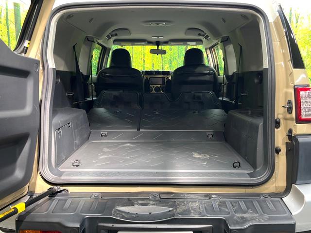 ＦＪクルーザー カラーパッケージ　４ＷＤ　純正ナビ　バックカメラ　アクティブトラクションコントロール　リアデフロック　寒冷地仕様　禁煙車　オールテレーン　２トーンカラー　リヤコーナーセンサー　ＨＩＤヘッド　ＥＴＣ　クルコン　地デジ（10枚目）