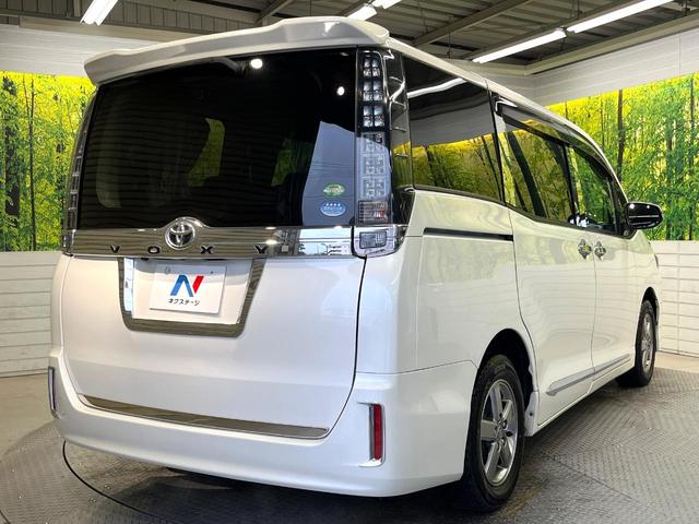 ヴォクシー Ｖ　電動スライドドア　純正９型ナビ　後席モニター　バックカメラ　プリクラッシュセーフティ　禁煙車　スマートキー　ＬＥＤヘッド　ＥＴＣ　クルコン　車線逸脱警報　オートマチックハイビーム　先行車発進予告機能（18枚目）