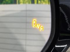 ブラインドスポットモニタリング装備♪【￥１１０．０００円】走行中の死角になりやすい自車の斜め後方車両を検知し、ドライバーへ注意を促すことで運転負荷を軽減する機能です♪ 7
