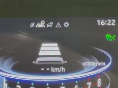 【レーダークルーズコントロール】高速道路での長距離走行が楽に！！自動で速度を保つクルーズコントロールが、衝突軽減システムと連携し、前方の車両を感知して車間を保つように速度調節してくれます！！ 6