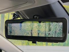 【デジタルインナーミラー】後席の大きな荷物や同乗者で後方が確認しづらい時でも安心！カメラが撮影した車両後方の映像をルームミラー内に表示。クリアな視界で状況の確認が可能です！ 5