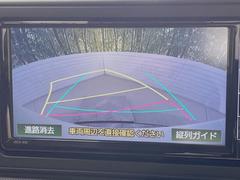 【バックカメラ】駐車時に後方がリアルタイム映像で確認できます。大型商業施設や立体駐車場での駐車時や、夜間のバック時に大活躍！運転スキルに関わらず、今や必須となった装備のひとつです！ 4