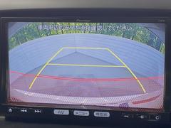 【バックカメラ】駐車時に後方がリアルタイム映像で確認できます。大型商業施設や立体駐車場での駐車時や、夜間のバック時に大活躍！運転スキルに関わらず、今や必須となった装備のひとつです！ 4