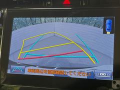 【バックカメラ】駐車時に後方がリアルタイム映像で確認できます。大型商業施設や立体駐車場での駐車時や、夜間のバック時に大活躍！運転スキルに関わらず、今や必須となった装備のひとつです！ 6