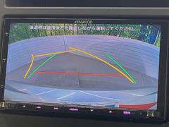 【バックカメラ】駐車時に後方がリアルタイム映像で確認できます。大型商業施設や立体駐車場での駐車時や、夜間のバック時に大活躍！運転スキルに関わらず、今や必須となった装備のひとつです！ 5