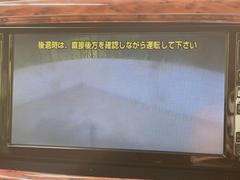 【バックカメラ】駐車時に後方がリアルタイム映像で確認できます。大型商業施設や立体駐車場での駐車時や、夜間のバック時に大活躍！運転スキルに関わらず、今や必須となった装備のひとつです！ 5