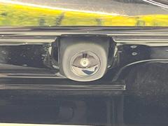 【バックカメラ】駐車時に後方がリアルタイム映像で確認できます。大型商業施設や立体駐車場での駐車時や、夜間のバック時に大活躍！運転スキルに関わらず、今や必須となった装備のひとつです！ 6
