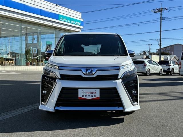 ヴォクシー ハイブリッドＺＳ　煌　フルセグ　メモリーナビ　バックカメラ　衝突被害軽減システム　ＥＴＣ　ドラレコ　乗車定員７人　３列シート　ワンオーナー　記録簿（3枚目）