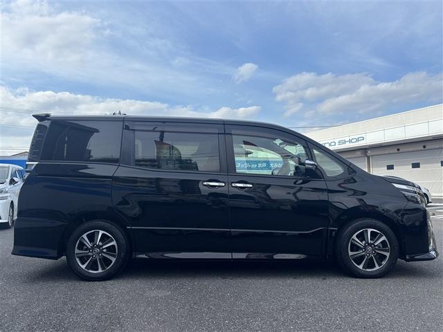 ヴォクシー ZS フルセグ メモリーナビ バックカメラ 衝突被害軽減システム ETC 乗車定員7人 3列シート ワンオーナー 記録簿(5枚目)