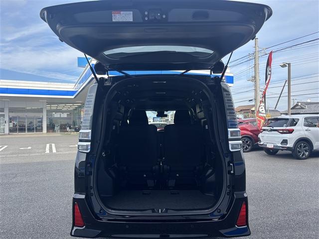 ヴォクシー ZS フルセグ メモリーナビ バックカメラ 衝突被害軽減システム ETC 乗車定員7人 3列シート ワンオーナー 記録簿(8枚目)