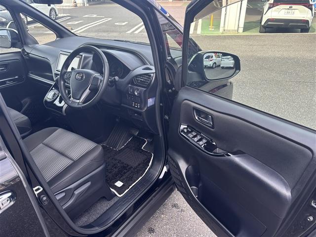 ヴォクシー ZS フルセグ メモリーナビ バックカメラ 衝突被害軽減システム ETC 乗車定員7人 3列シート ワンオーナー 記録簿(11枚目)