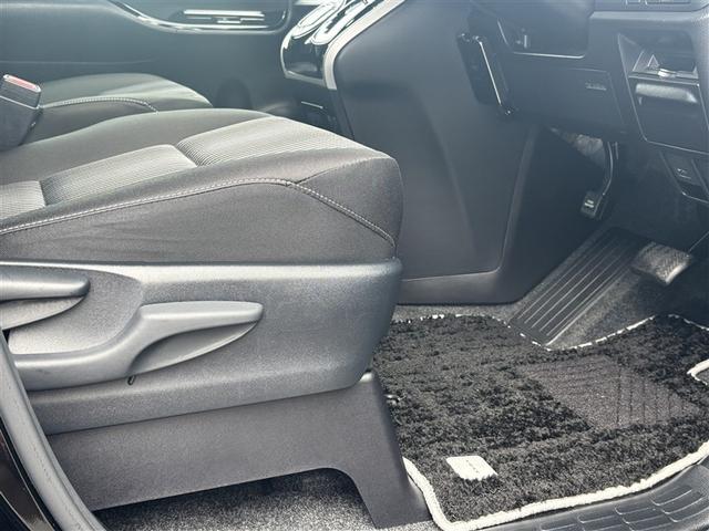 ヴォクシー ZS フルセグ メモリーナビ バックカメラ 衝突被害軽減システム ETC 乗車定員7人 3列シート ワンオーナー 記録簿(14枚目)