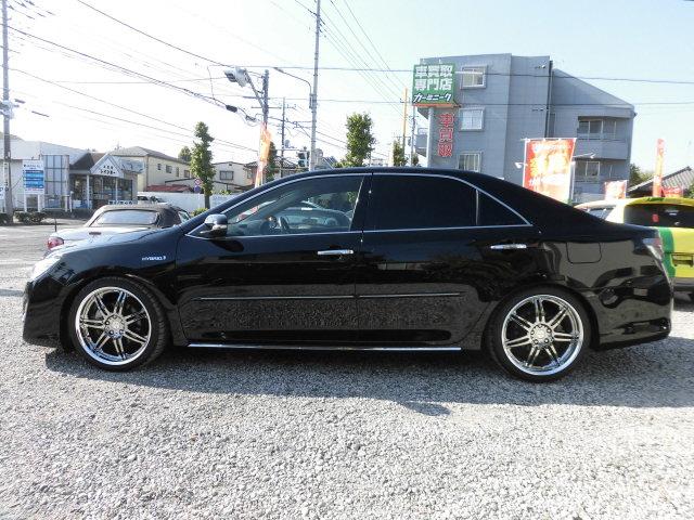 ハイブリッド レザーパッケージ ハイブリッドカー 車高調 社外アルミ 社外テール 黒革シート シートヒーター パワーシート HDDナビ バックカメラ ETC 純正パーツ有(10枚目)