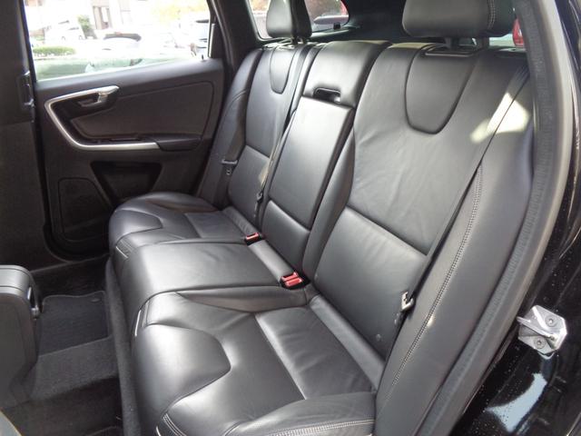 ＸＣ６０ Ｄ４　Ｒデザイン　専用２０インチＡＷ　シティセーフティ　ＡＣＣ　ブラインドスポット　レーンディパーチャー　純ナビ　ＢＴ接続　ＥＴＣ　ドラレコ　バックカメラ　サイドカメラ　パドルシフト　プッシュスタート　パワーバックドア（35枚目）