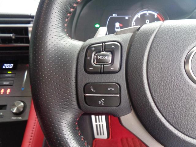 ステアリングにてオーディオ操作可能です。