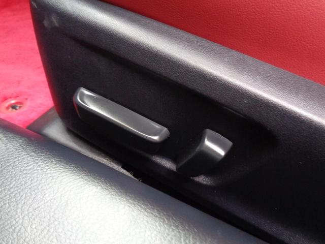 助手席パワーシート装着車です。