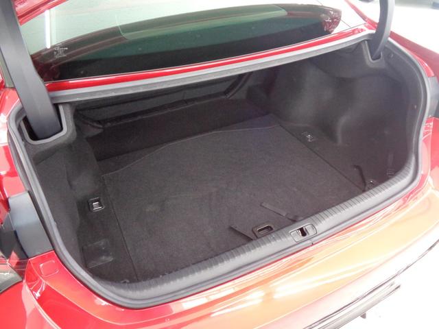 トランクスペースも十分な広さがあります。