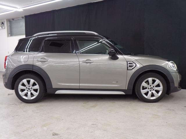 ＭＩＮＩ クーパーＤ　クロスオーバー　オール４　インテリジェントセーフティ　ＡＣＣ　ルーフレール　ＬＥＤライト　純正ナビ　ＢＴ接続　バックカメラ　ＥＴＣ　ドラレコ　パワーバックドア　シートヒーター　アイドリングストップ　オートライト　純正１７ＡＷ（10枚目）