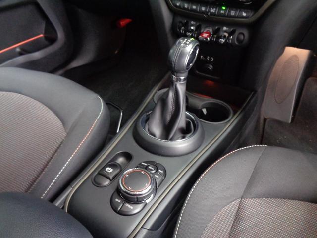 ＭＩＮＩ クーパーＤ　クロスオーバー　オール４　インテリジェントセーフティ　ＡＣＣ　ルーフレール　ＬＥＤライト　純正ナビ　ＢＴ接続　バックカメラ　ＥＴＣ　ドラレコ　パワーバックドア　シートヒーター　アイドリングストップ　オートライト　純正１７ＡＷ（14枚目）