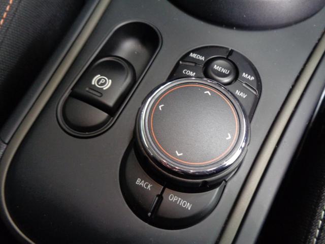 ＭＩＮＩ クーパーＤ　クロスオーバー　オール４　インテリジェントセーフティ　ＡＣＣ　ルーフレール　ＬＥＤライト　純正ナビ　ＢＴ接続　バックカメラ　ＥＴＣ　ドラレコ　パワーバックドア　シートヒーター　アイドリングストップ　オートライト　純正１７ＡＷ（15枚目）
