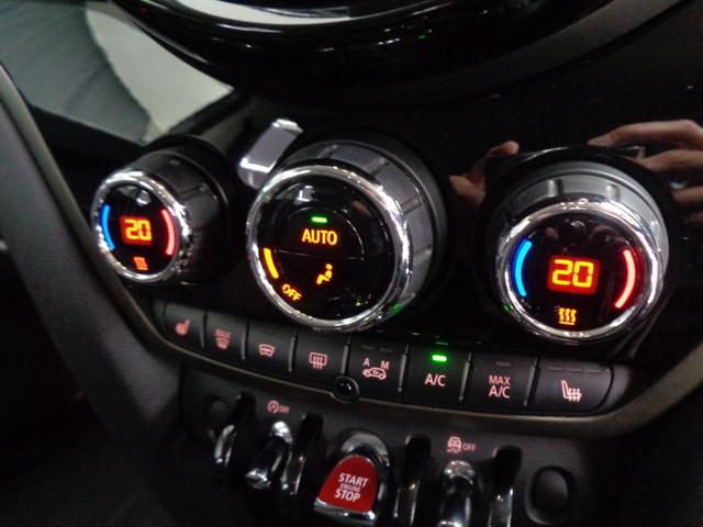 ＭＩＮＩ クーパーＤ　クロスオーバー　オール４　インテリジェントセーフティ　ＡＣＣ　ルーフレール　ＬＥＤライト　純正ナビ　ＢＴ接続　バックカメラ　ＥＴＣ　ドラレコ　パワーバックドア　シートヒーター　アイドリングストップ　オートライト　純正１７ＡＷ（17枚目）