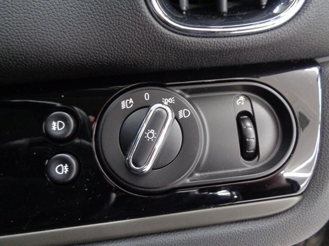 ＭＩＮＩ クーパーＤ　クロスオーバー　オール４　インテリジェントセーフティ　ＡＣＣ　ルーフレール　ＬＥＤライト　純正ナビ　ＢＴ接続　バックカメラ　ＥＴＣ　ドラレコ　パワーバックドア　シートヒーター　アイドリングストップ　オートライト　純正１７ＡＷ（21枚目）