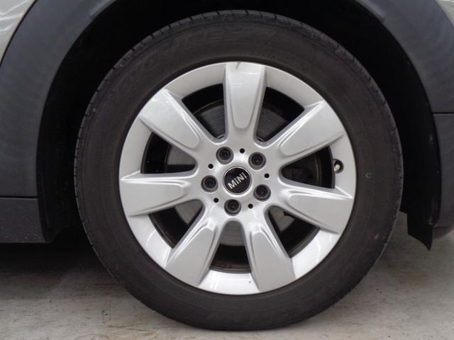 ＭＩＮＩ クーパーＤ　クロスオーバー　オール４　インテリジェントセーフティ　ＡＣＣ　ルーフレール　ＬＥＤライト　純正ナビ　ＢＴ接続　バックカメラ　ＥＴＣ　ドラレコ　パワーバックドア　シートヒーター　アイドリングストップ　オートライト　純正１７ＡＷ（37枚目）