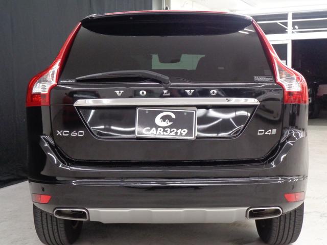 ＸＣ６０ Ｄ４　クラシック　サンルーフ　ブラインドスポット　ＡＣＣ　衝突警告　レーンキープ　純正ナビ　地デジ　ＢＴ接続　バックカメラ　サイドカメラ　ＥＴＣ　ドラレコ　シートヒーター　パワーシート　パワーバックドア　純正１８ＡＷ（7枚目）