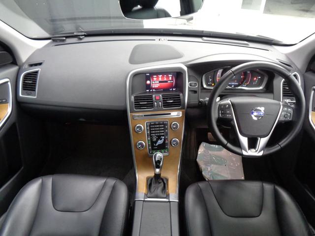 ＸＣ６０ Ｄ４　クラシック　サンルーフ　ブラインドスポット　ＡＣＣ　衝突警告　レーンキープ　純正ナビ　地デジ　ＢＴ接続　バックカメラ　サイドカメラ　ＥＴＣ　ドラレコ　シートヒーター　パワーシート　パワーバックドア　純正１８ＡＷ（26枚目）