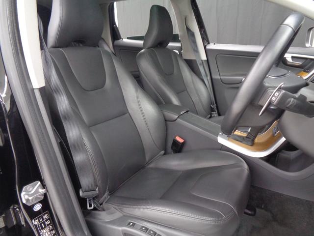 ＸＣ６０ Ｄ４　クラシック　サンルーフ　ブラインドスポット　ＡＣＣ　衝突警告　レーンキープ　純正ナビ　地デジ　ＢＴ接続　バックカメラ　サイドカメラ　ＥＴＣ　ドラレコ　シートヒーター　パワーシート　パワーバックドア　純正１８ＡＷ（31枚目）